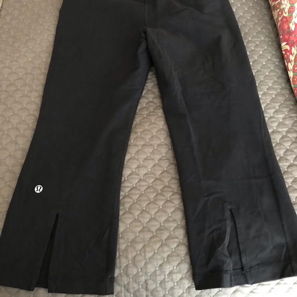 Lululemon size 6 gather and crow crops - Picture 1 of 3